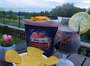 Cheddar sajtszósz tortilla chipshez recept fotója