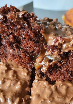 Une photo de Gateau chocolat, caramel beurre salé et couverture crunch