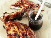 Una foto de costillas a la bbq