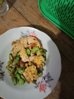 Foto resep Telor ceplok pete pedas