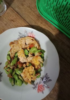 Foto resep Telor ceplok pete pedas