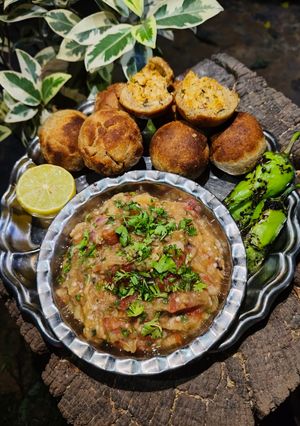 A picture of Litti chokha.