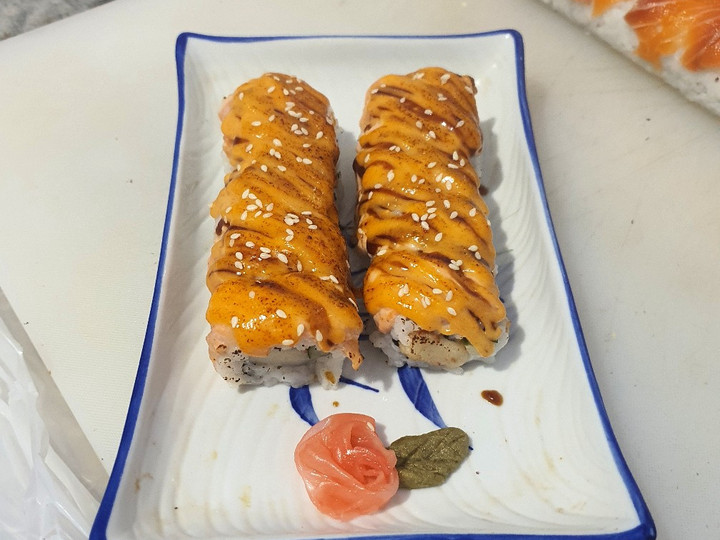 Langkah Mudah untuk Menyiapkan Aburi salmon sushi ala fe yang Enak Banget