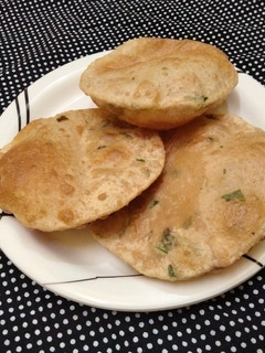 धनिया पूरी (dhaniya poori recipe in Hindi) रेसिपी मुख्य फोटो