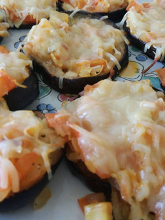 Una foto de Mini pizzas de berenjena