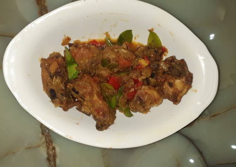 Resep Ayam daun jeruk pedas yang Lezat