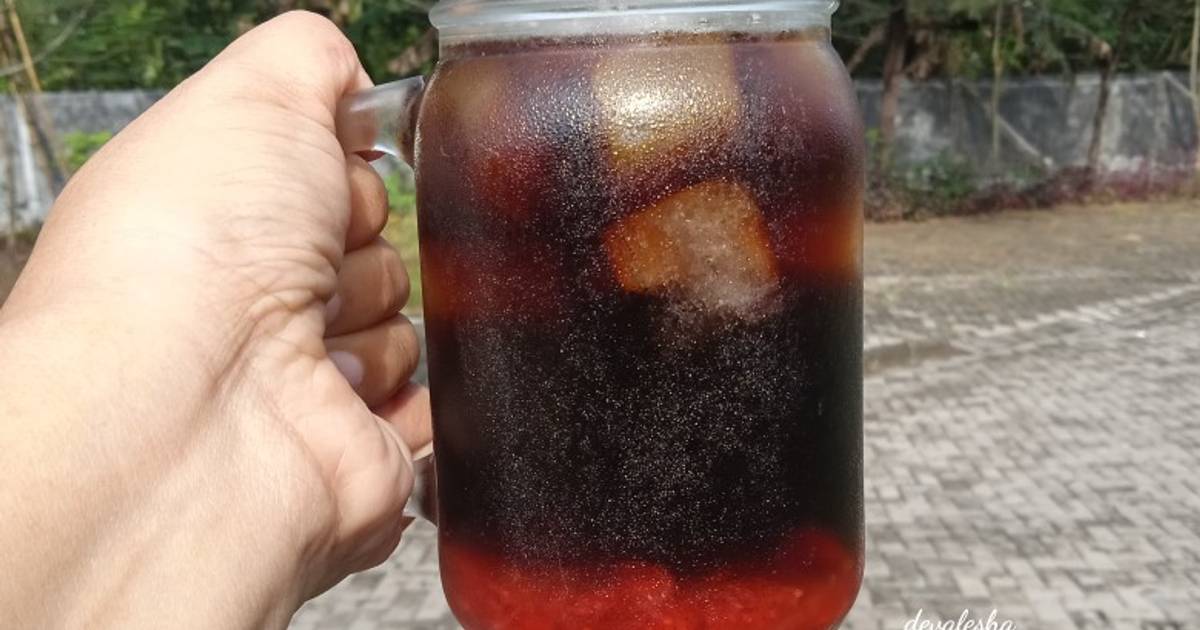 Resep Strawberry Coffee oleh Devalesha Kitchen - Cookpad