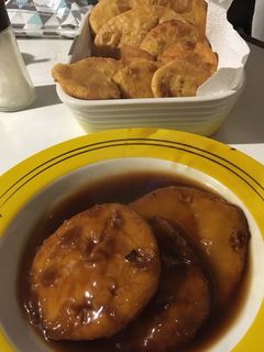 Una foto de Sopaipillas solas y pasadas