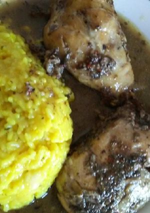 Una foto de Pollo en bolsita para horno y arroz