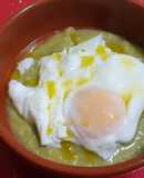 Puré de verduras con huevo escalfado