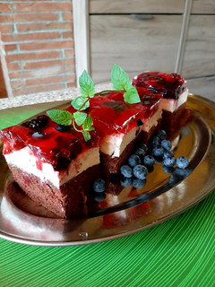 Mascarponés erdei gyümölcsös süti recept fotója
