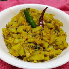 A picture of Lau or Bottle Gourd Moong Dal Ghonto.