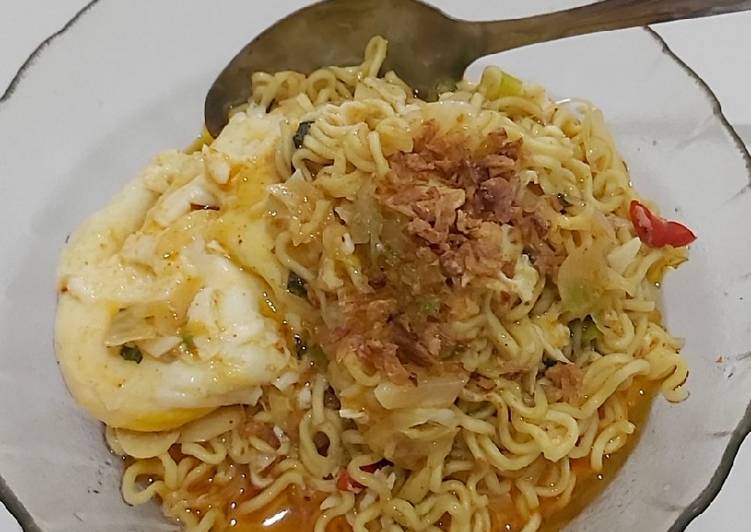 Indomie kari ayam nyemek 😅