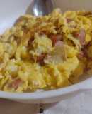 Huevo con salchichas