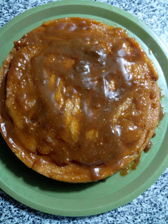 Una foto de Budín de pan rallado y dulce de leche al microondas