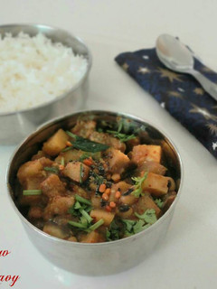 A picture of Brinjal Raw banana gravy.