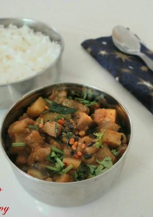 A picture of Brinjal Raw banana gravy.