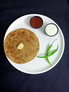 ગોબી ચીઝ પરાઠા(Gobhi cheese paratha recipe in gujarati) રેસીપી મુખ્ય ફોટો