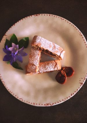 Foto di Biscotti di pastafrolla con fichi al rum e cioccolato