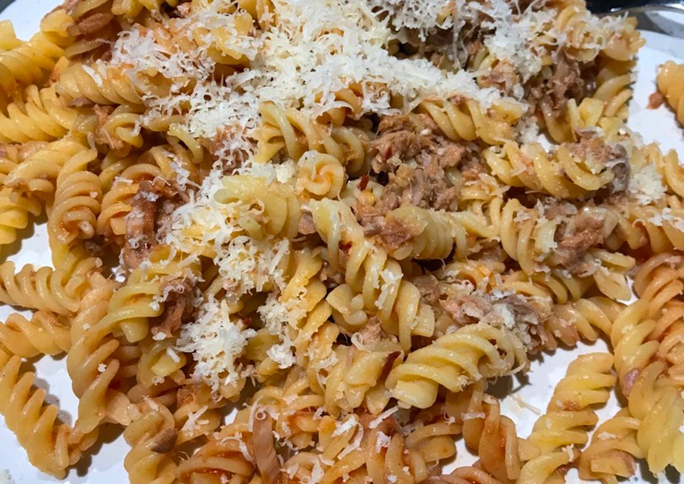 Fusilli with tuna and tomato sauce