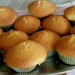 A picture of Vanilla cupcakes.