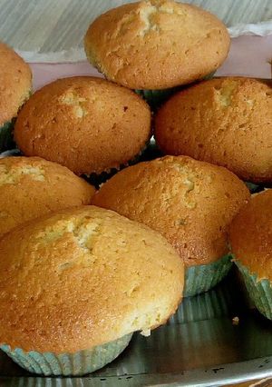 A picture of Vanilla cupcakes.