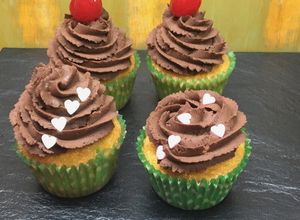Foto principal de Cupcakes sencillos con ganache de chocolate negro