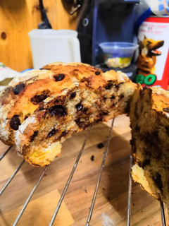 Una foto de Pan con pepitas de chocolate y naranja confitada
