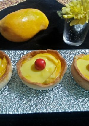 A picture of Mini mango tart.