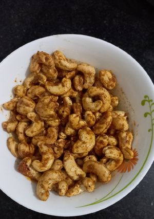 મસાલા કાજુ(Masala Kaju Recipe in Gujarati) રેસીપી મુખ્ય ફોટો