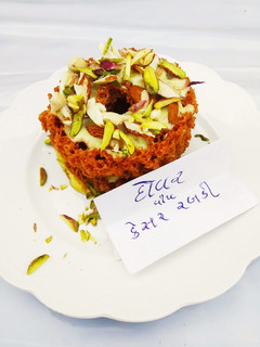 ઘેવર વીથ કેસર રબડી( Ghevar with Kesar Rabadi recipe in Gujarati રેસીપી મુખ્ય ફોટો