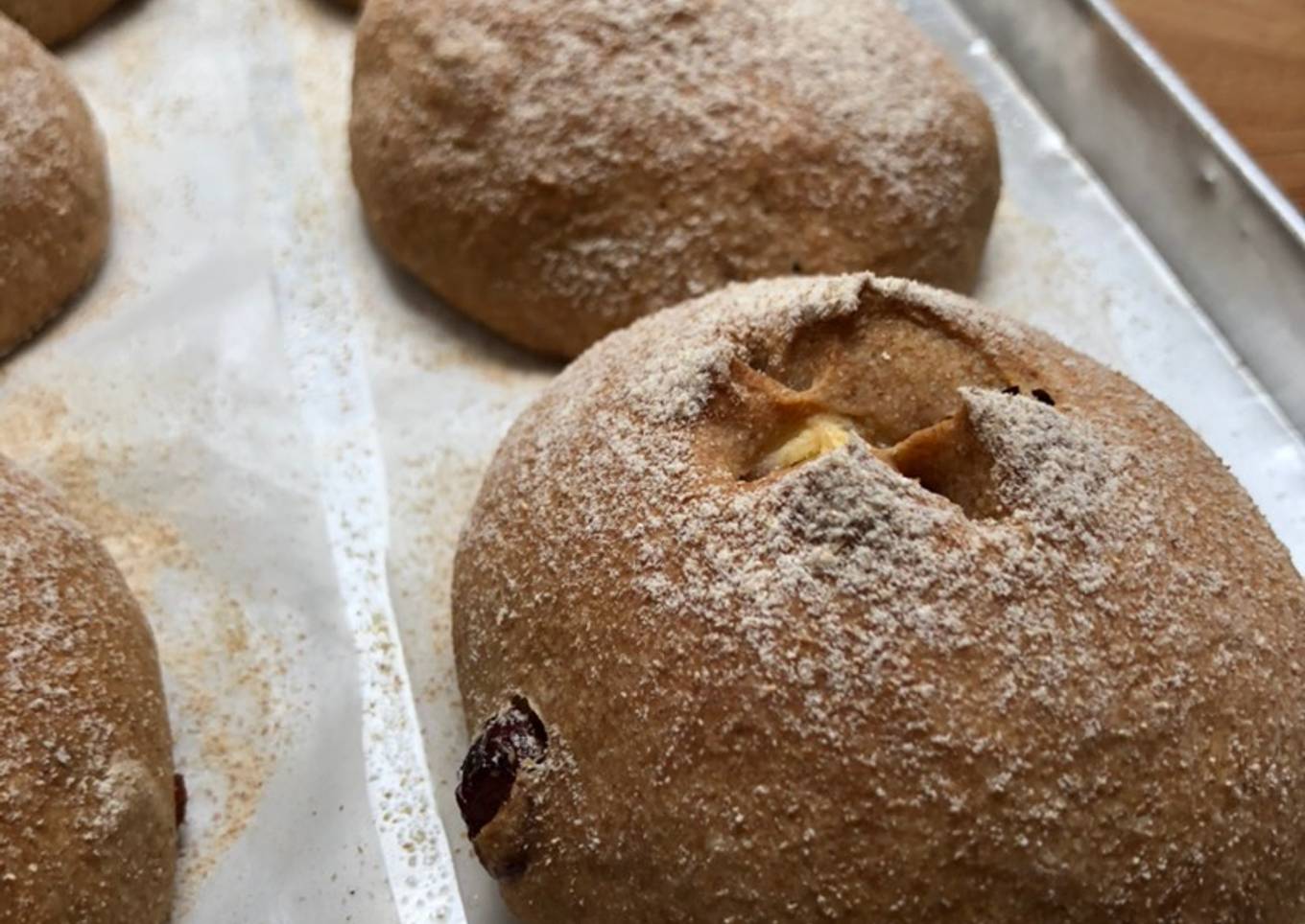 Delicious VEGAN BUN filled with Creamcheese and Cranberries ������ ������������