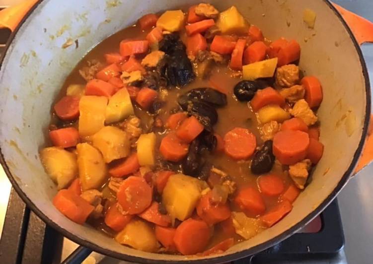 Comment Cuisiner Tajine de poulet aux panais tomates pruneaux carottes miel et curry