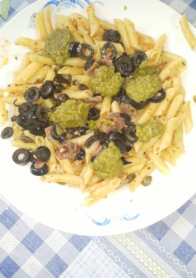 Una foto de Macarrones al pesto
