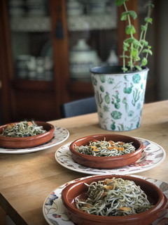 Una foto de Gulas al ajillo