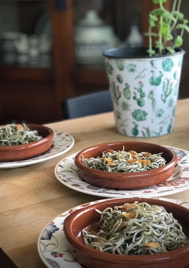 Una foto de Gulas al ajillo