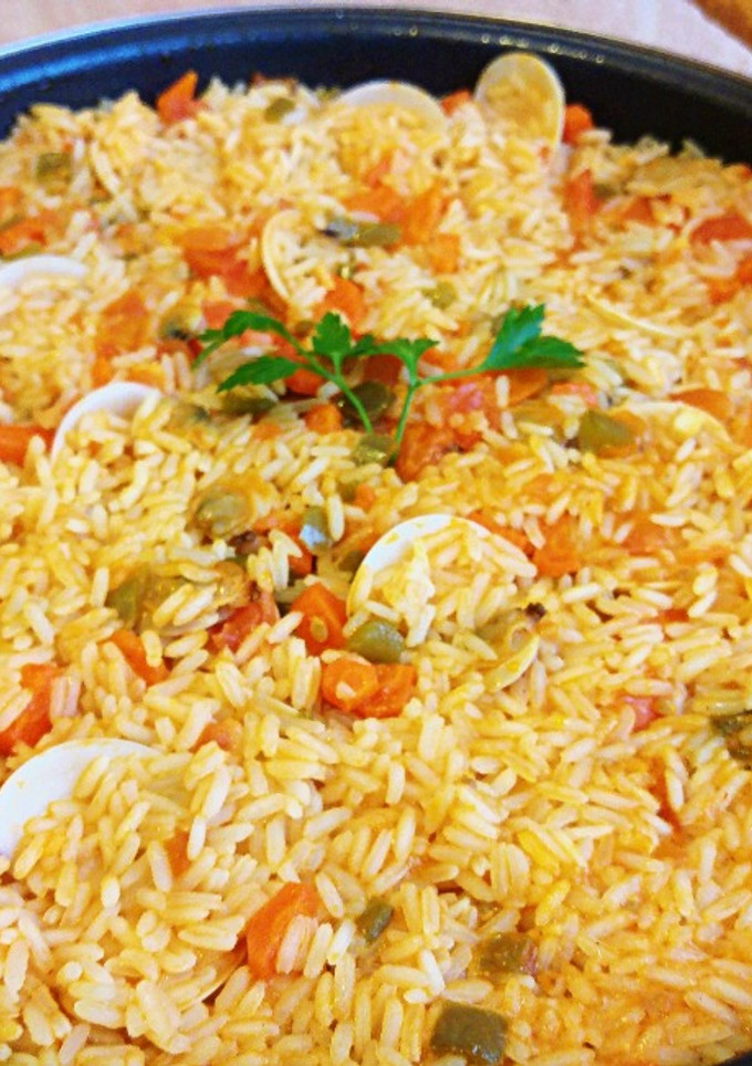 Una foto de Arroz con almejas
