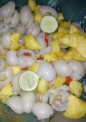 Foto resep Asinan Rambutan dan Nanas ala Aulia 😊
