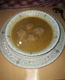 Bolitas de carne en sopa de verduras