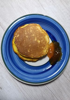 Una foto de 🍊🥞Hot cakes de mandarina y avena