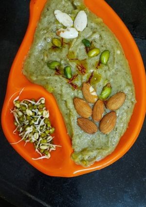A picture of Green sprouted moong halawa.