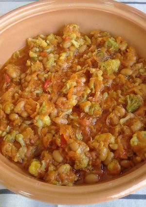 A picture of Chakalaka with broccoli and cauliflower.