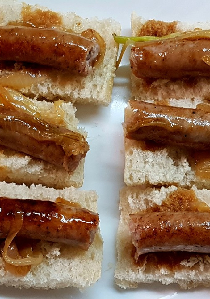 Una foto de Montaditos de Salchicha fresca (Butifarra) caramelizada