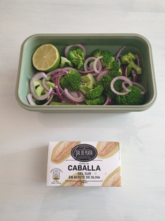 Una foto de Tupper de playa nutritivo y lowcarb