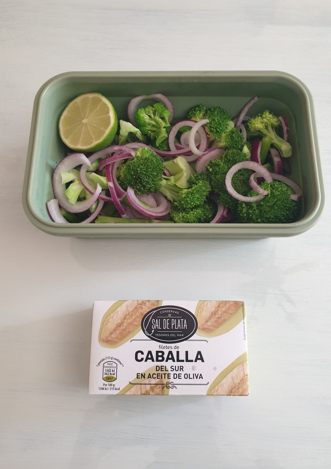 Una foto de Tupper de playa nutritivo y lowcarb