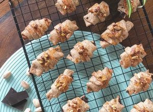 Foto de Mini croissant 🥐 com recheio de chocolate e pistachos