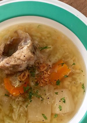 Hình của món Soup nui chữ dễ ăn cho bé.