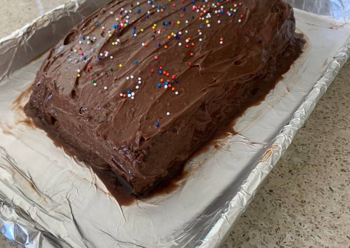 Steps to Make Any-night-of-the-week Birthday Cake - Layered Chocolate/Sugar Cake