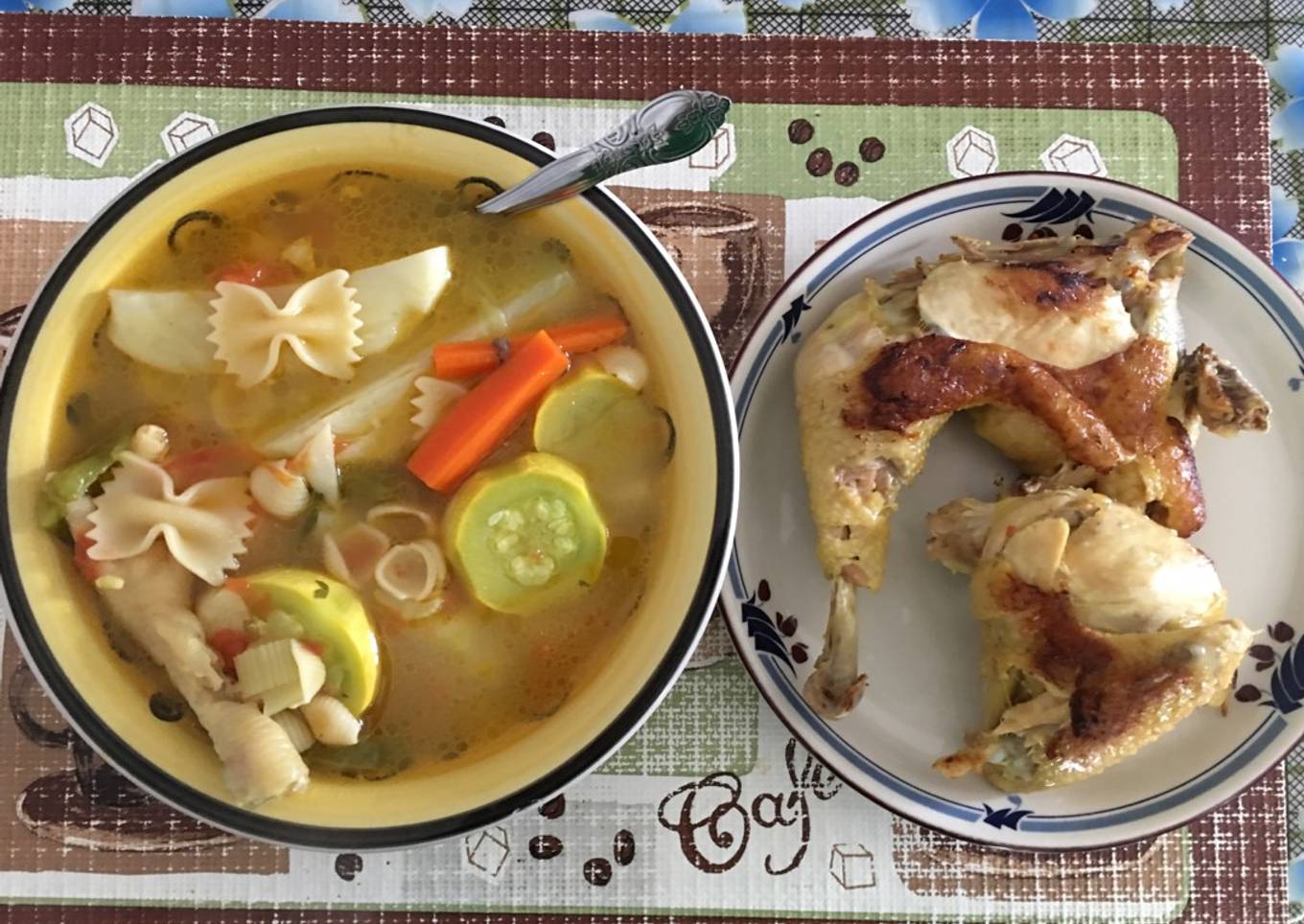 Caldo de gallina criolla