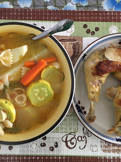 Una foto de Caldo de gallina criolla